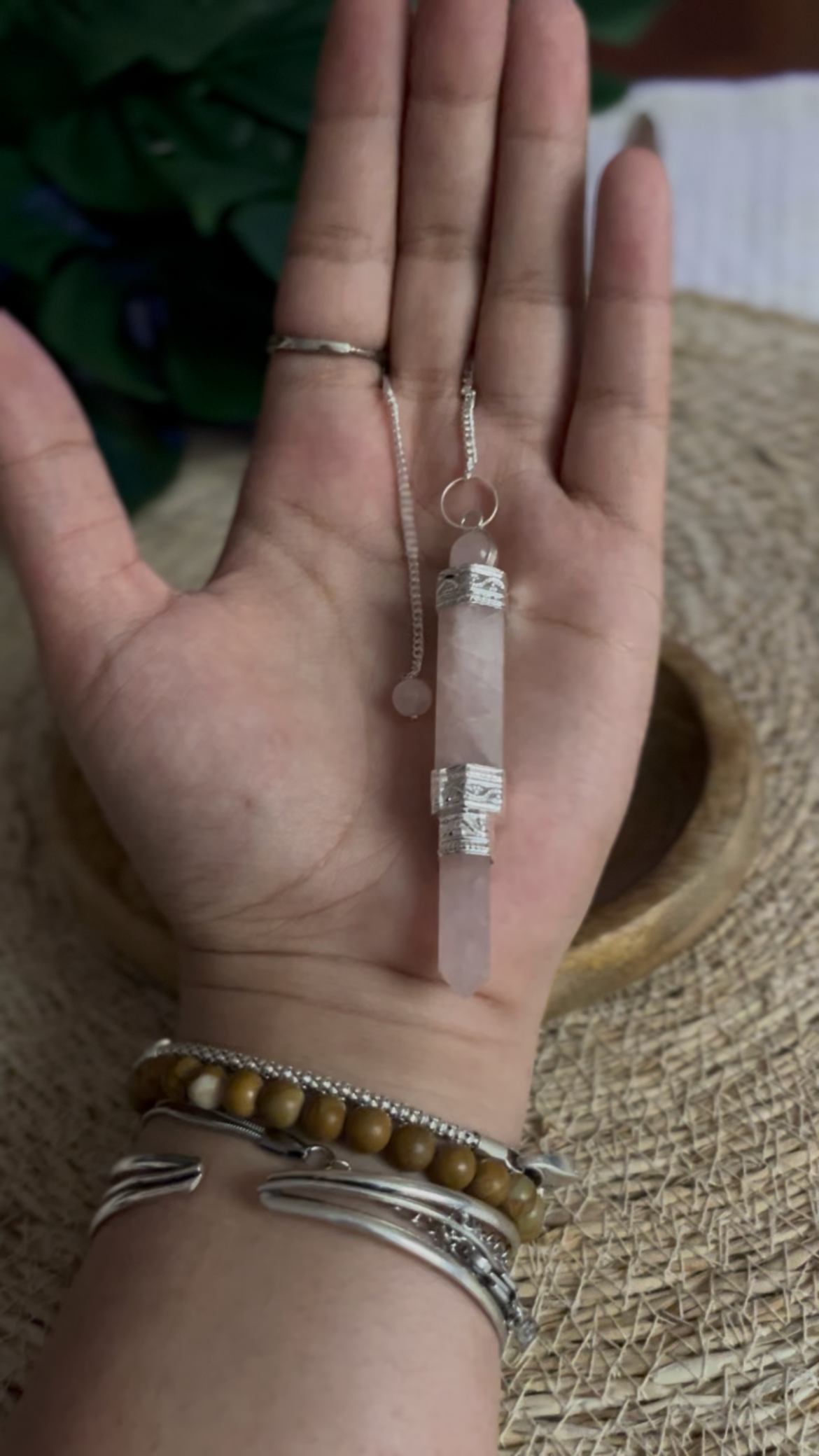 Pendule Baguette en Quartz Rose – Amour, Harmonie & Guérison