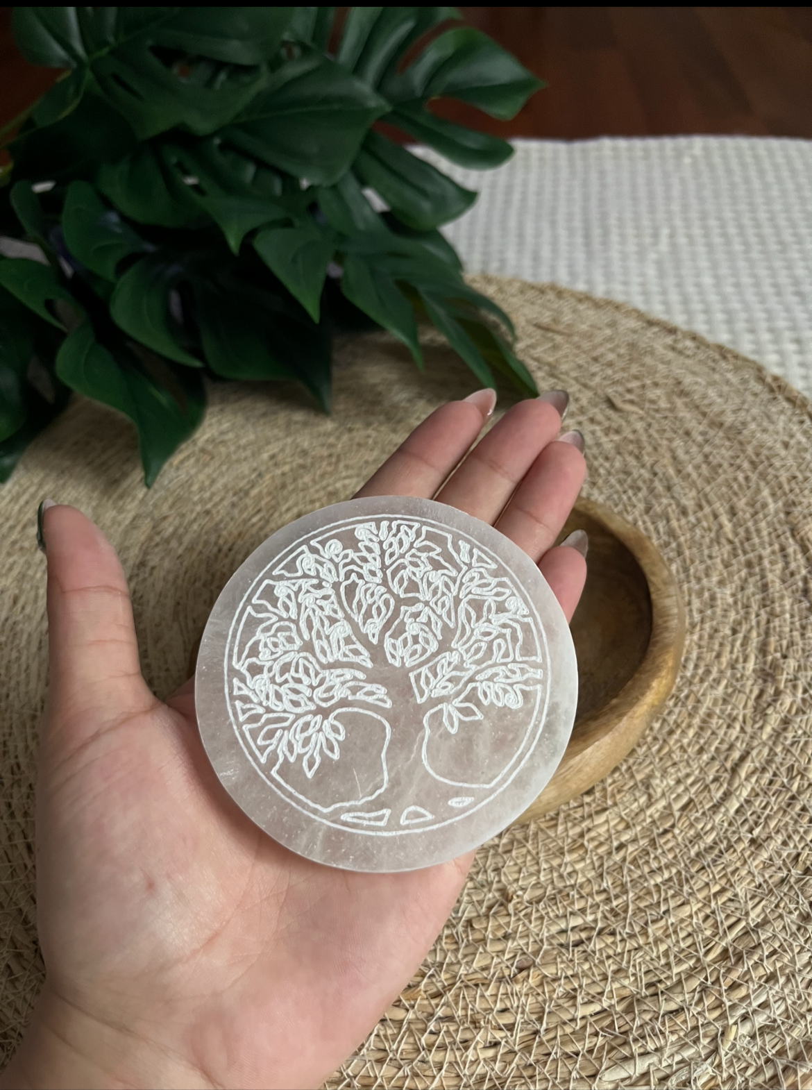 Plaque de Sélénite Gravée – Arbre de Vie – Purification & Harmonie