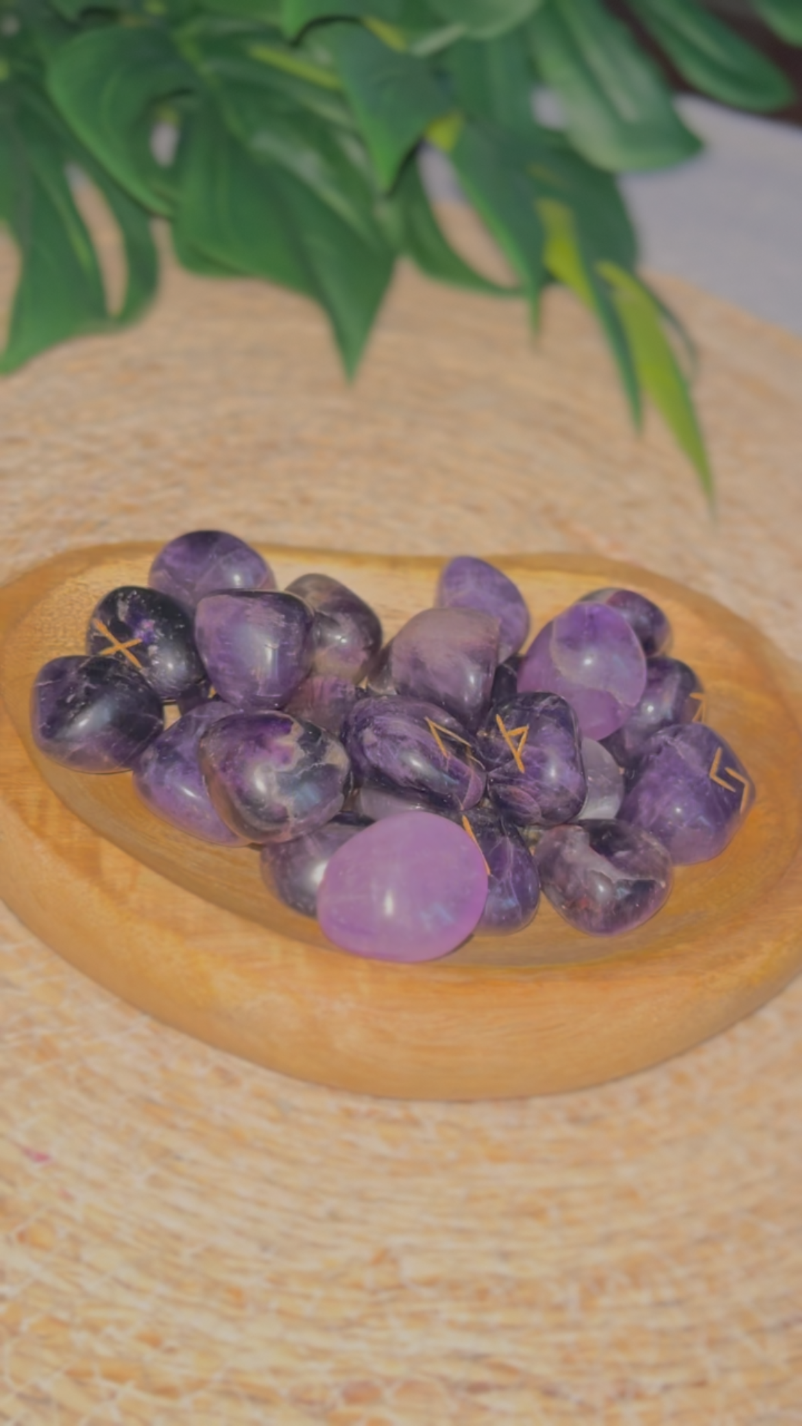 ᚱ Set de Runes Nordiques en Améthyste – Divination & Sagesse Ancestrale