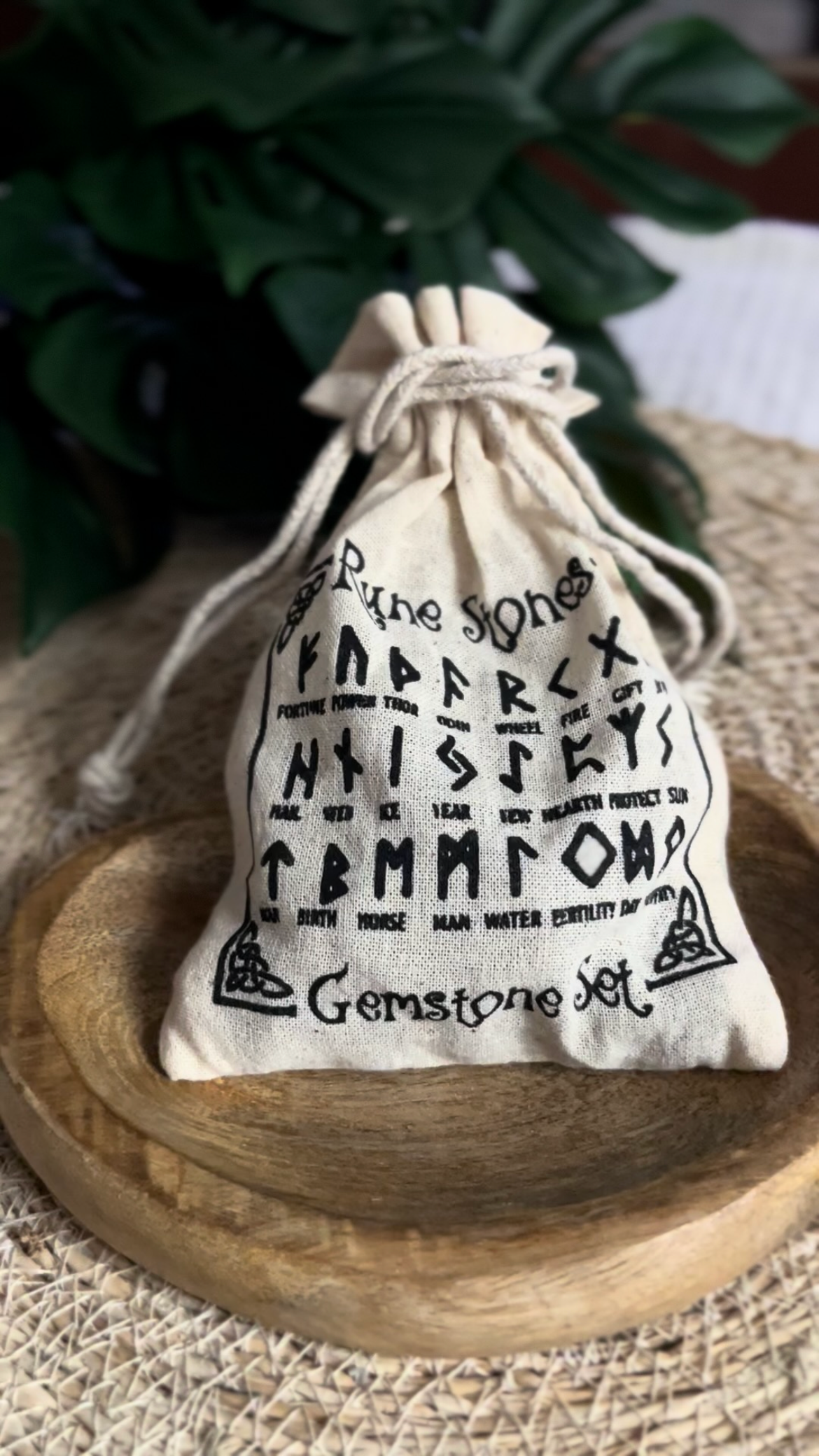 ᚱ Set de Runes Nordiques en Améthyste – Divination & Sagesse Ancestrale