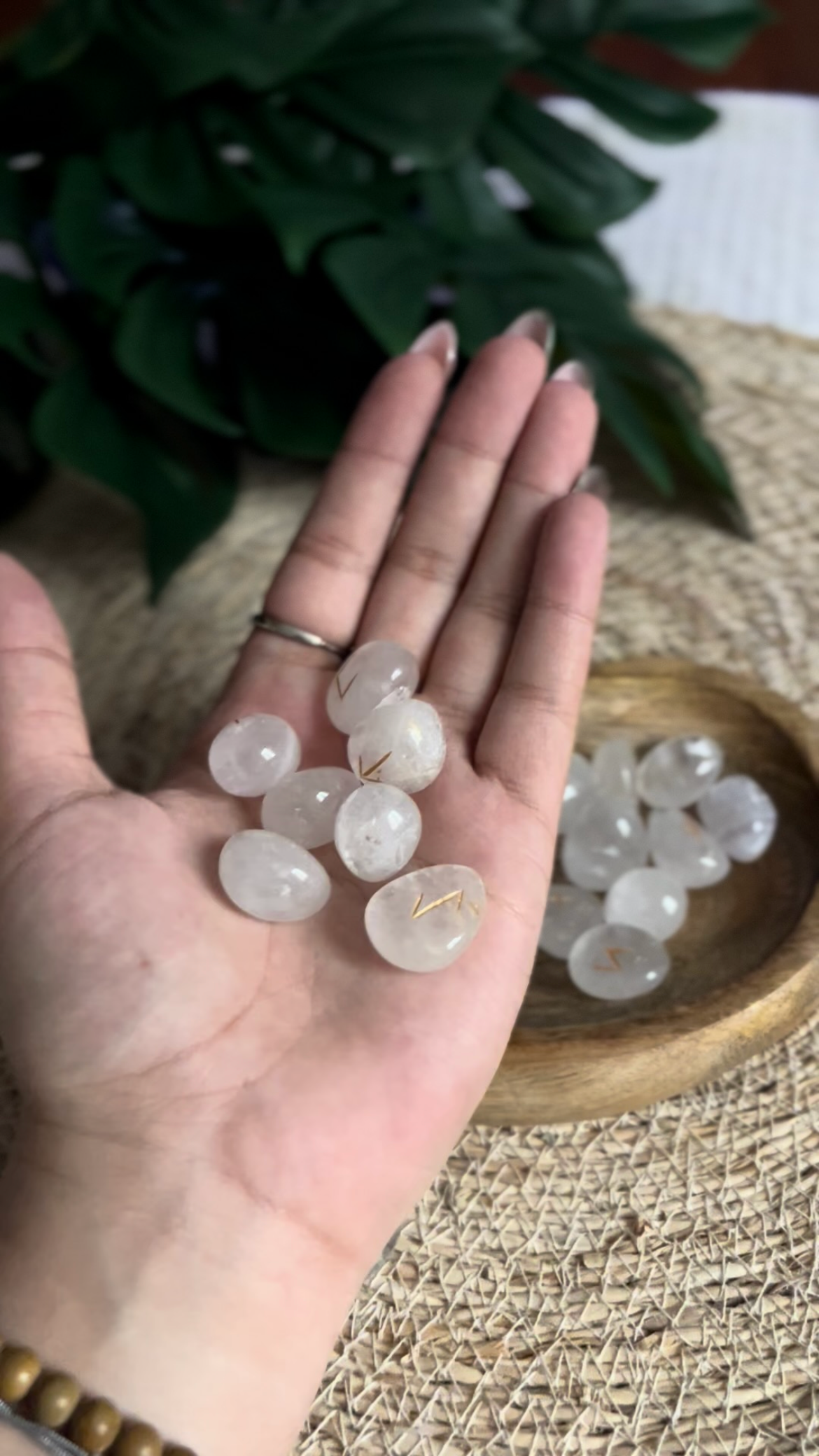 ᚱ Set de Runes Nordiques en Cristal de Roche – Divination & Sagesse Ancestrale