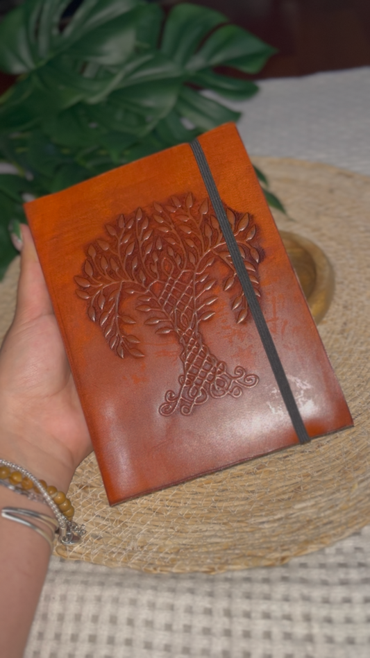 Carnet en Cuir Gravé – Symbole de l’Arbre de Vie