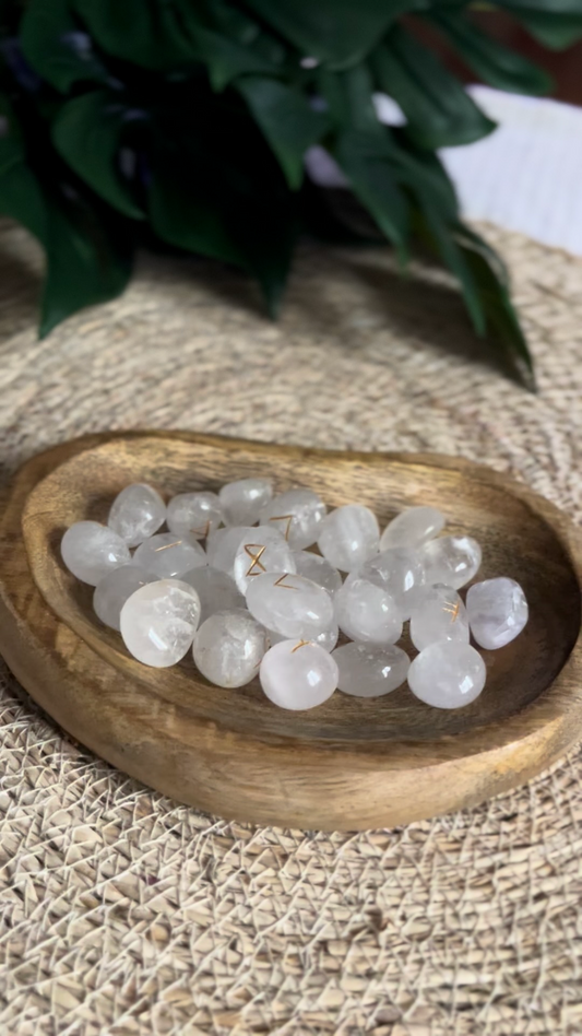 ᚱ Set de Runes Nordiques en Cristal de Roche – Divination & Sagesse Ancestrale