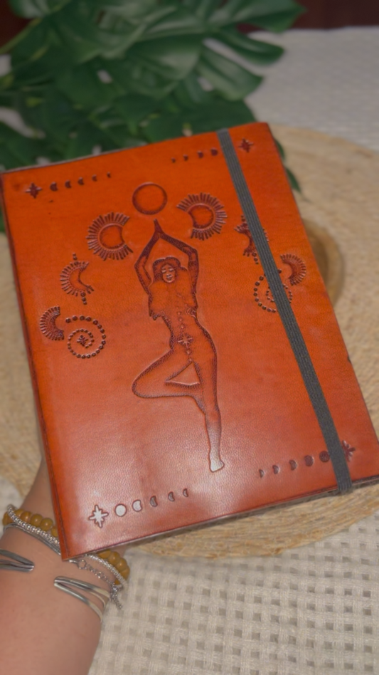 Carnet de la Déesse Lunaire – Cuir Gravé