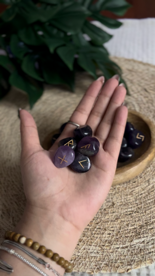 ᚱ Set de Runes Nordiques en Améthyste – Divination & Sagesse Ancestrale