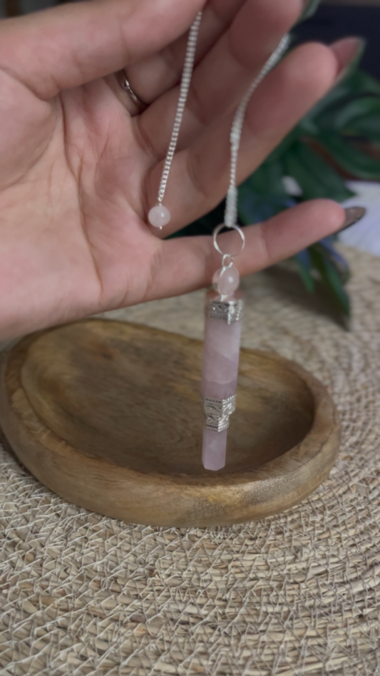 Pendule Baguette en Quartz Rose – Amour, Harmonie & Guérison