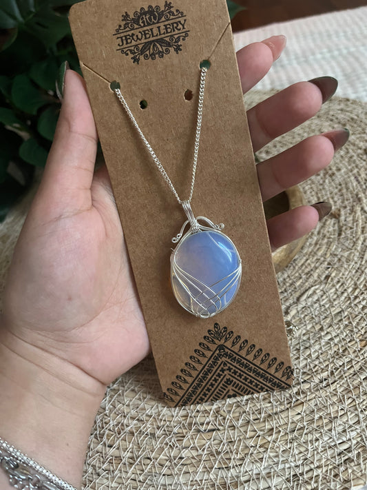Collier Pierre Ovale Enlacée – Opalite